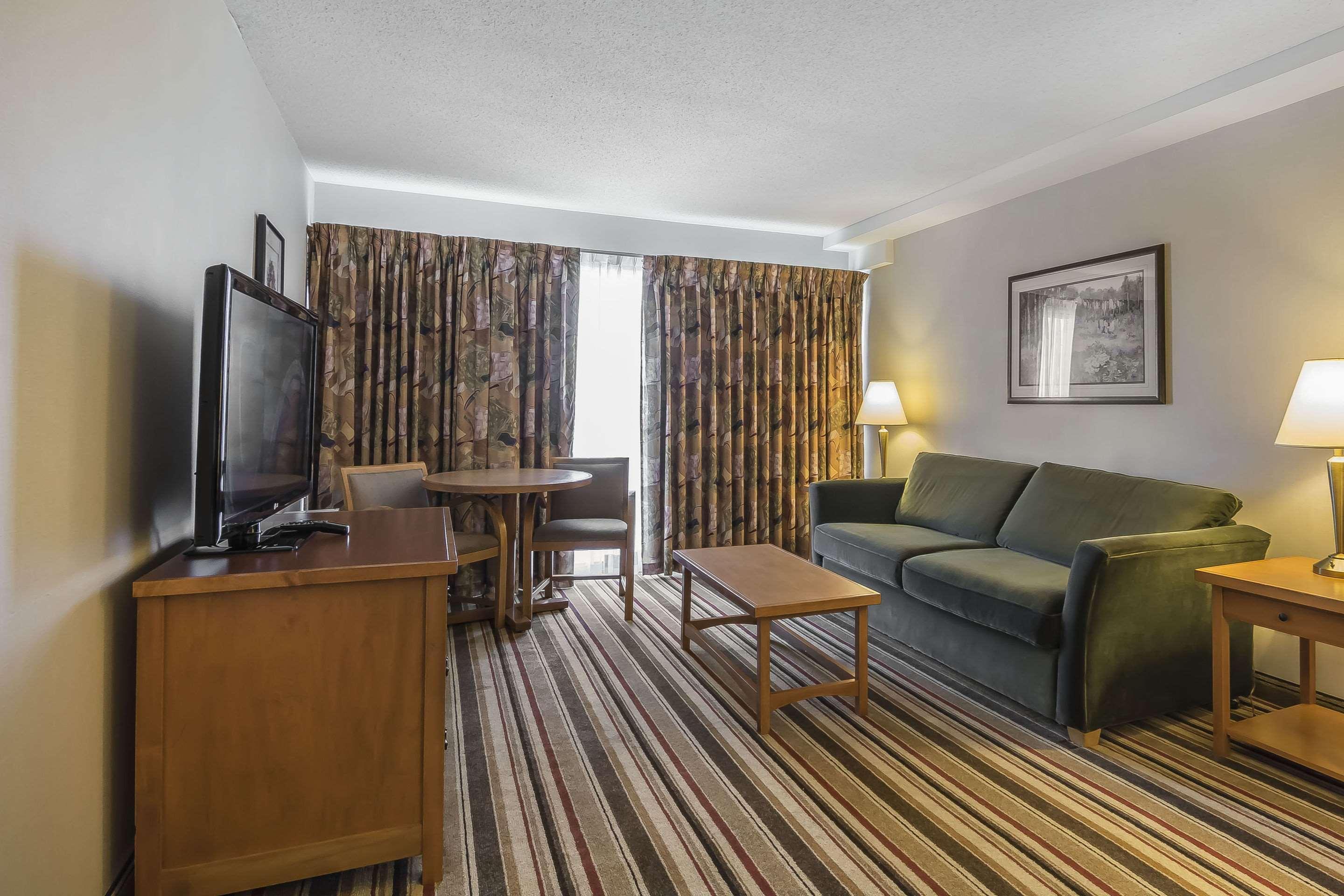 Doubletree By Hilton Calgary North Ξενοδοχείο Εξωτερικό φωτογραφία