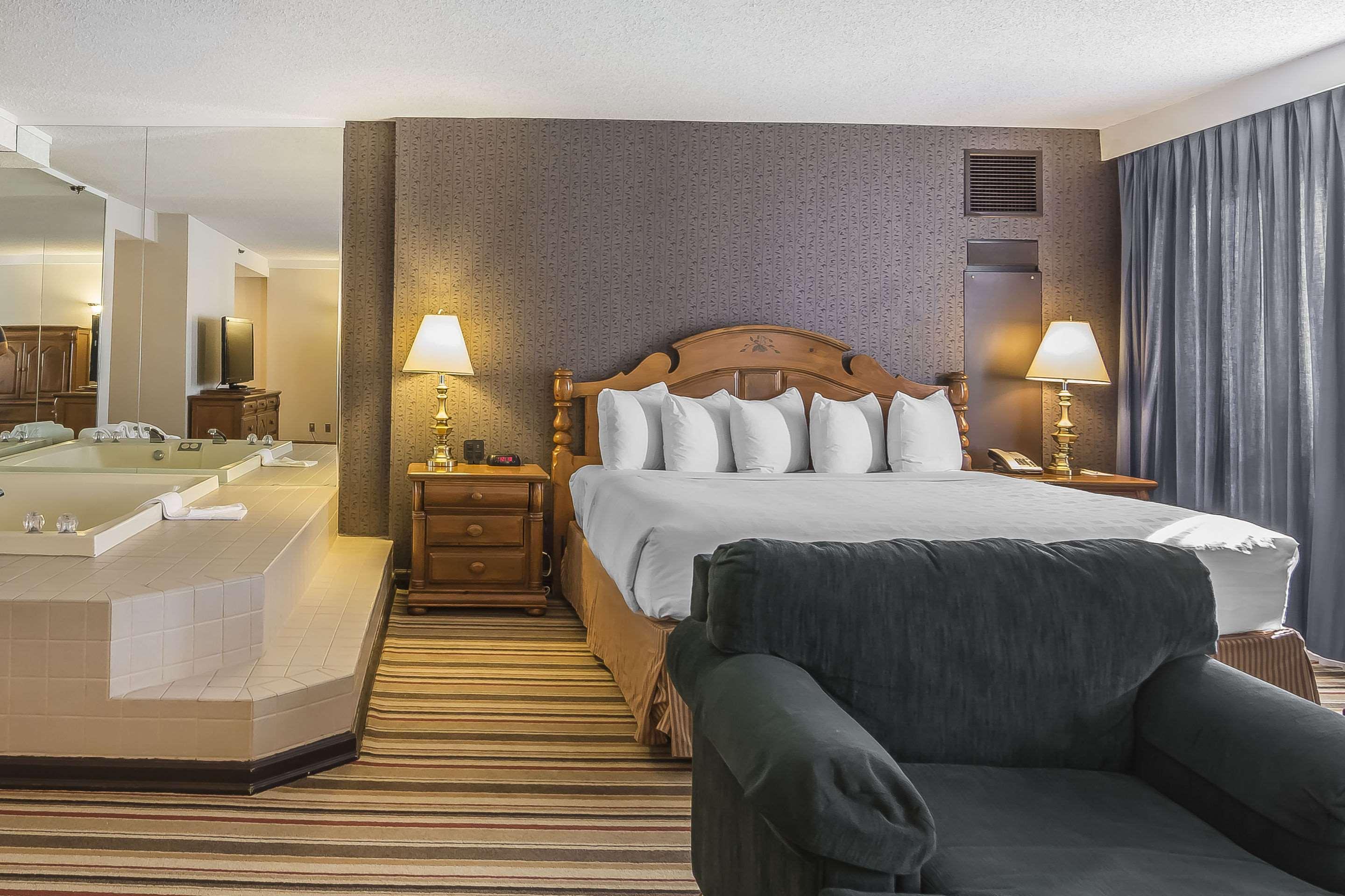 Doubletree By Hilton Calgary North Ξενοδοχείο Εξωτερικό φωτογραφία