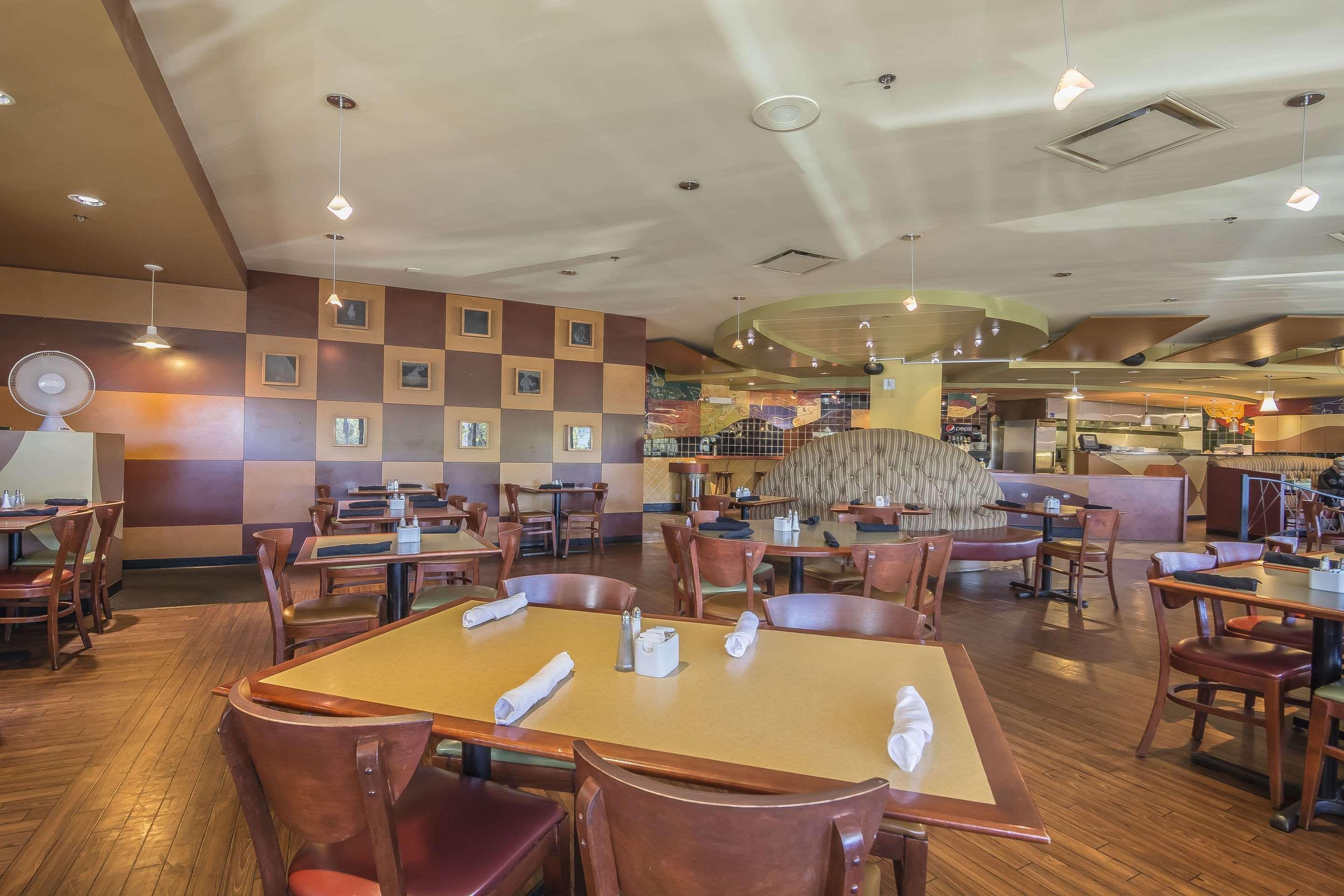 Doubletree By Hilton Calgary North Ξενοδοχείο Εξωτερικό φωτογραφία