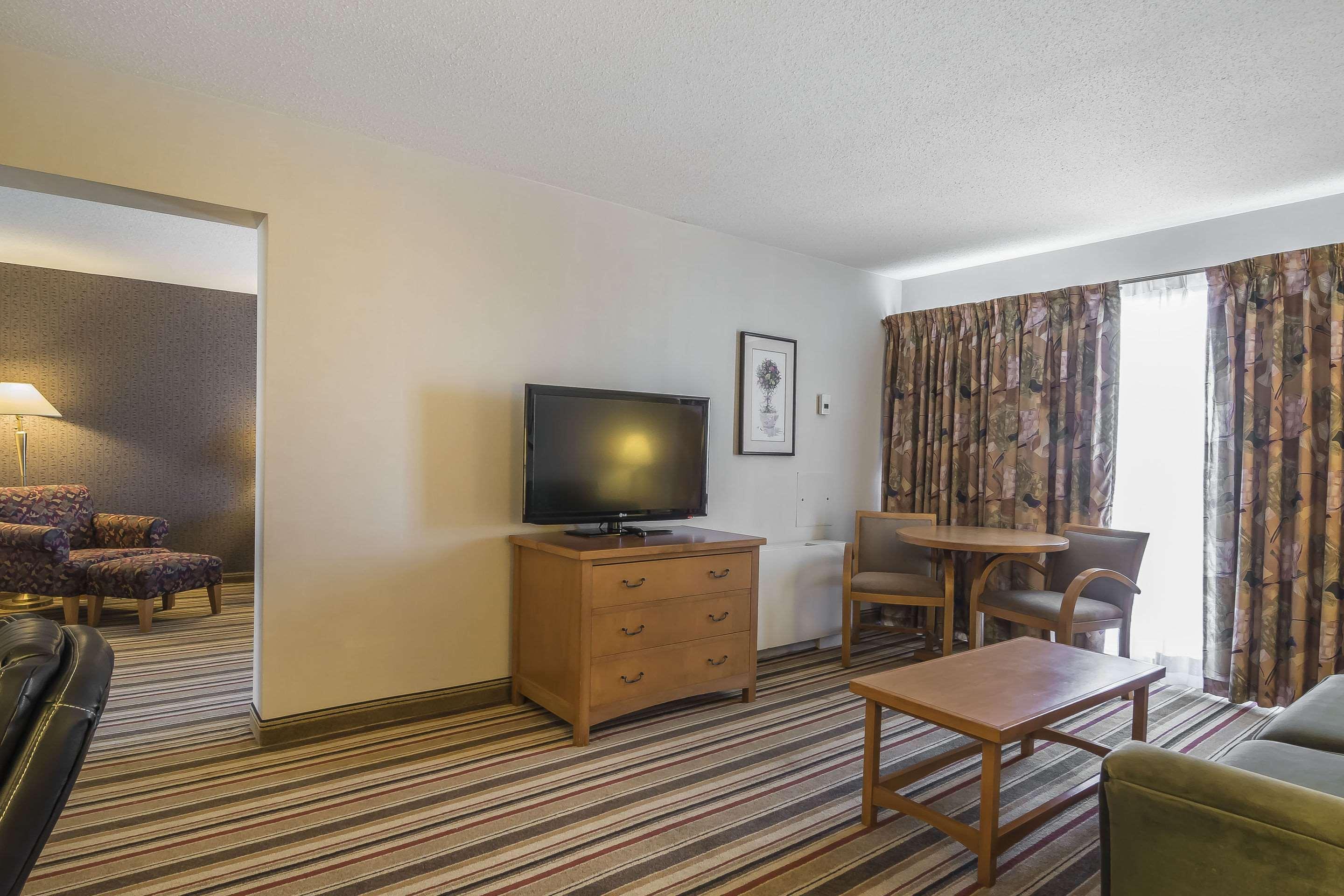 Doubletree By Hilton Calgary North Ξενοδοχείο Εξωτερικό φωτογραφία