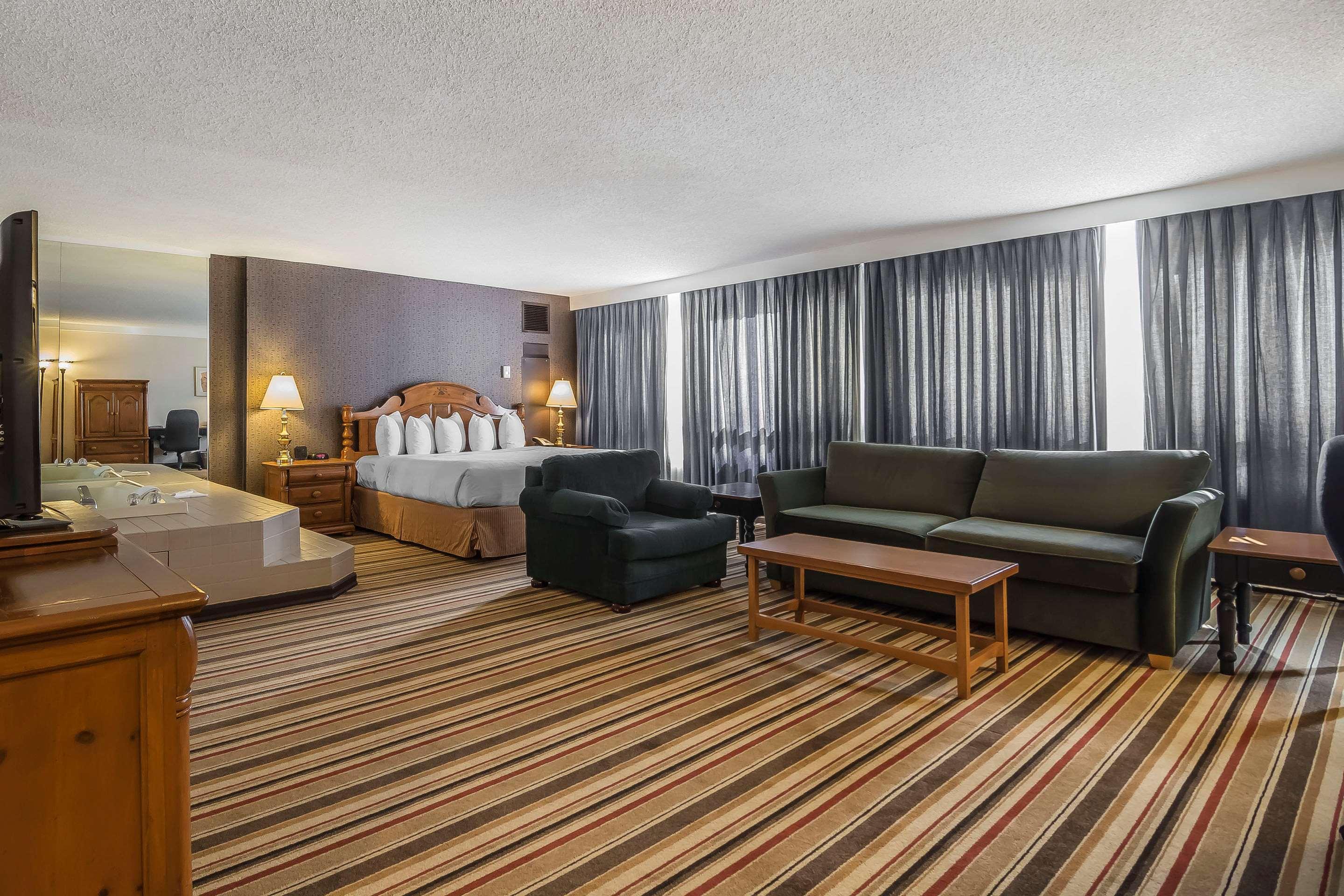 Doubletree By Hilton Calgary North Ξενοδοχείο Εξωτερικό φωτογραφία