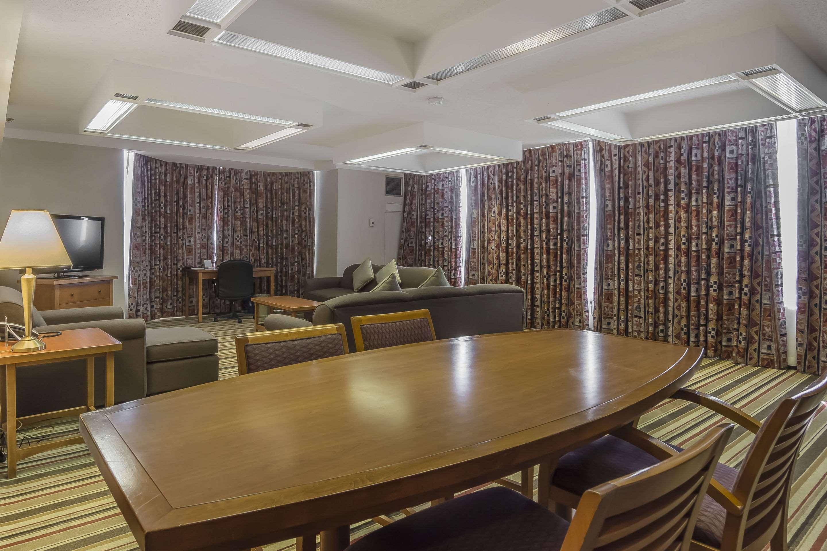 Doubletree By Hilton Calgary North Ξενοδοχείο Εξωτερικό φωτογραφία