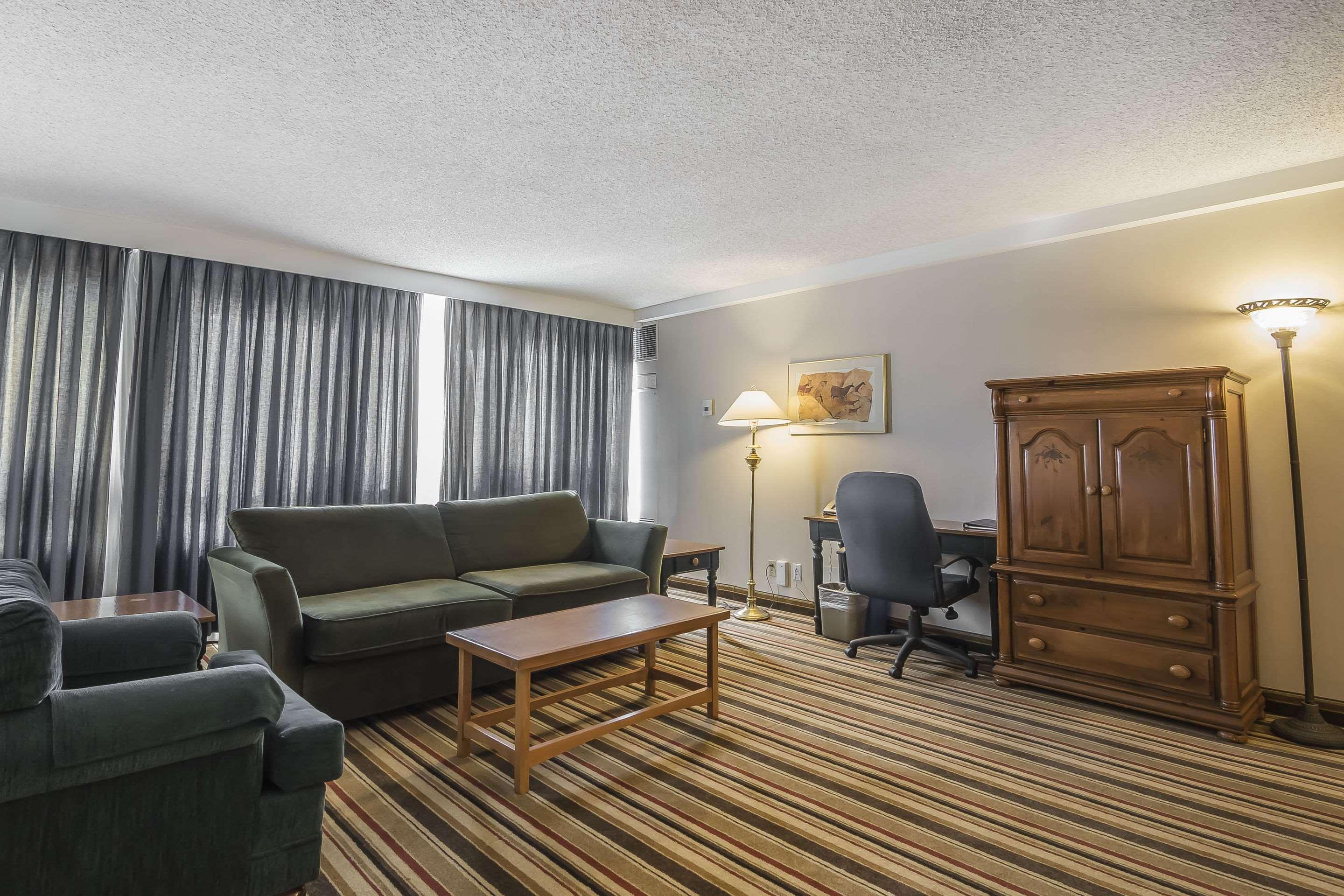 Doubletree By Hilton Calgary North Ξενοδοχείο Εξωτερικό φωτογραφία