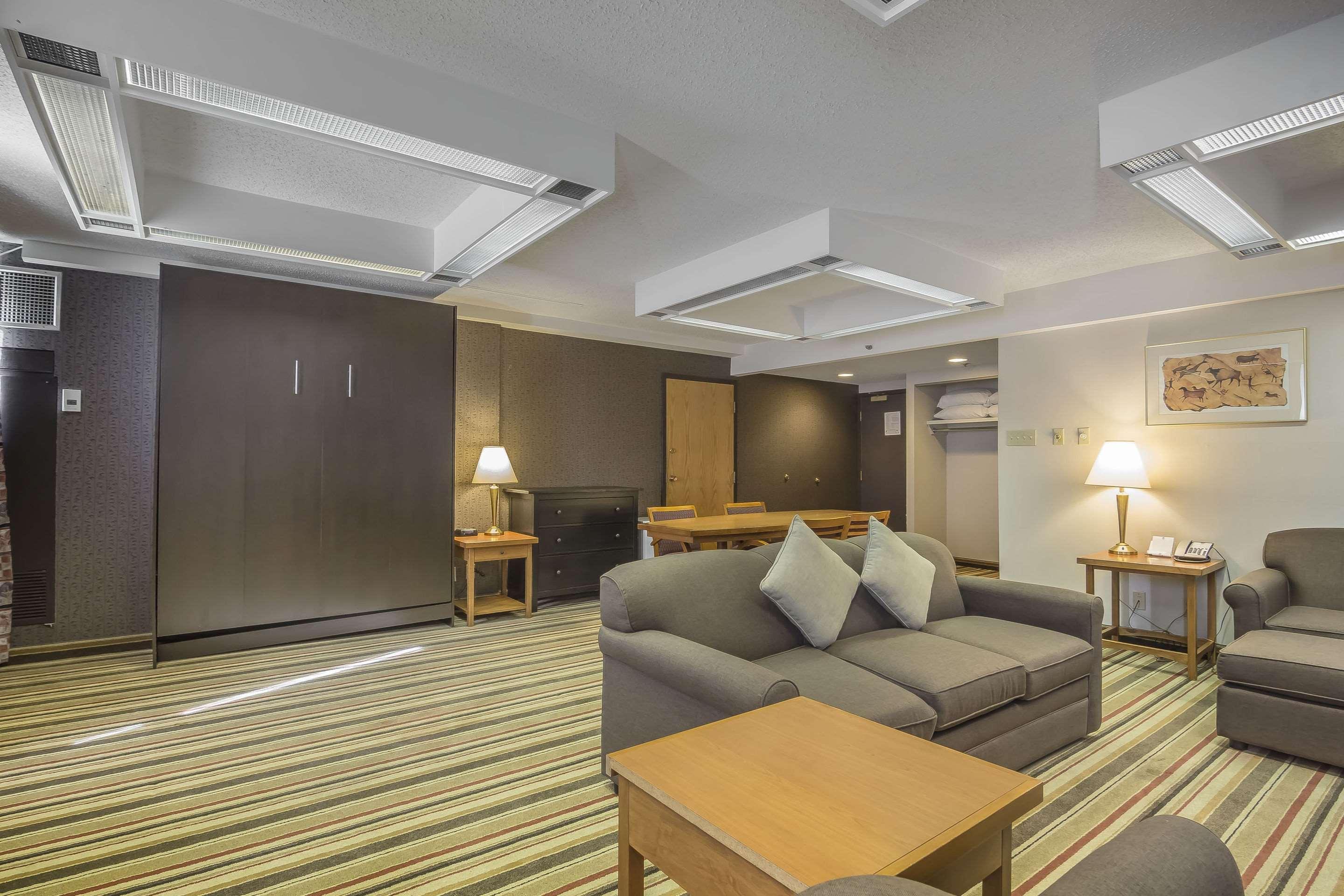 Doubletree By Hilton Calgary North Ξενοδοχείο Εξωτερικό φωτογραφία