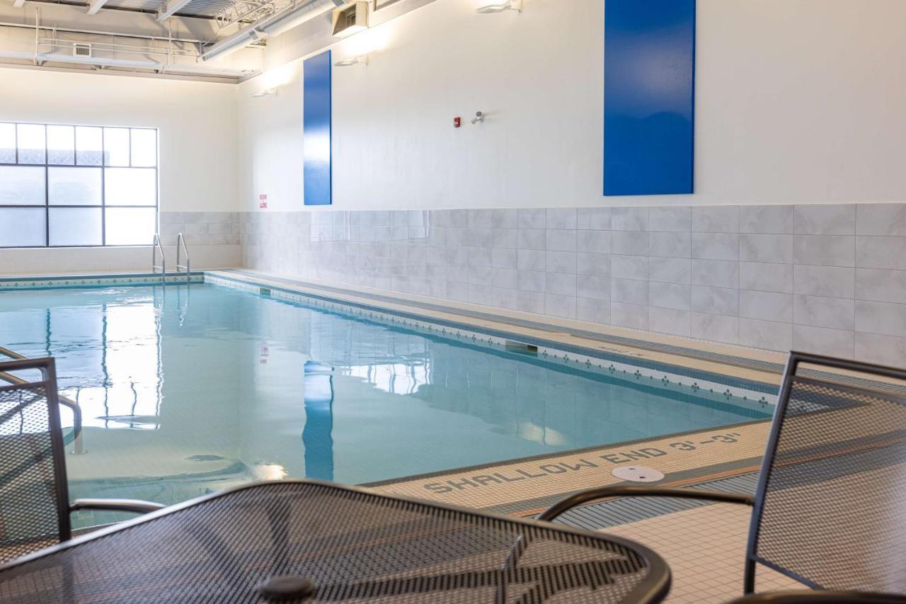 Doubletree By Hilton Calgary North Ξενοδοχείο Εξωτερικό φωτογραφία