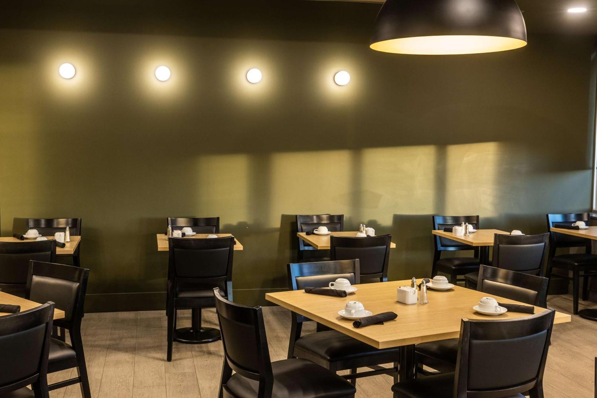 Doubletree By Hilton Calgary North Ξενοδοχείο Εξωτερικό φωτογραφία