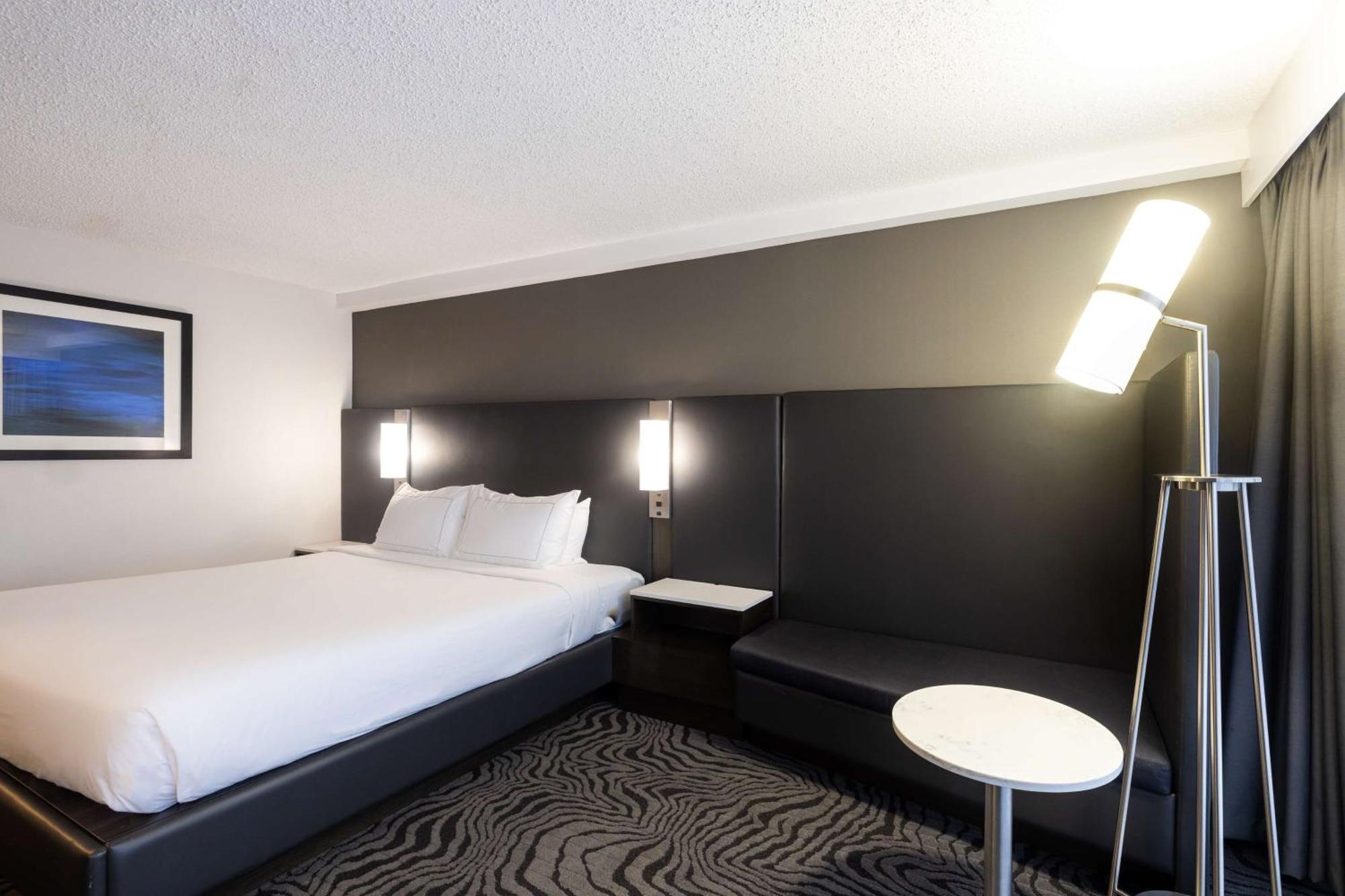 Doubletree By Hilton Calgary North Ξενοδοχείο Εξωτερικό φωτογραφία