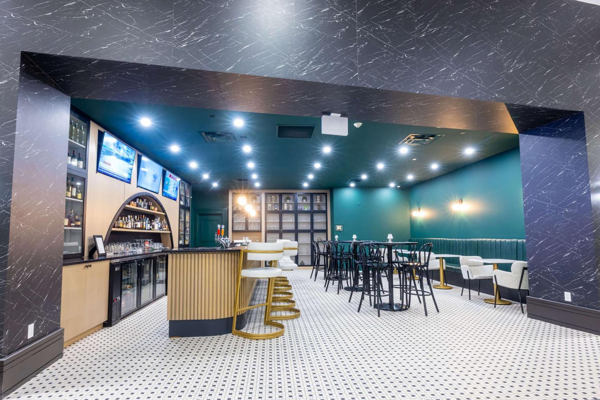 Doubletree By Hilton Calgary North Ξενοδοχείο Εξωτερικό φωτογραφία