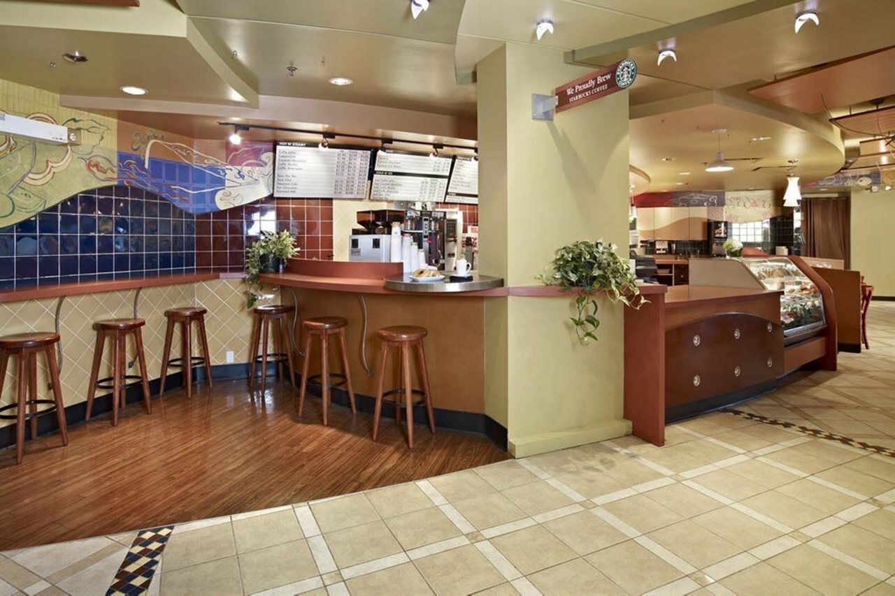 Doubletree By Hilton Calgary North Ξενοδοχείο Εξωτερικό φωτογραφία